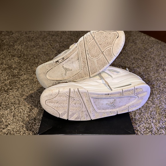 I’m selling a pair of Jordan 4 pure money 2017 (Size 10). - Picture 8 of 8